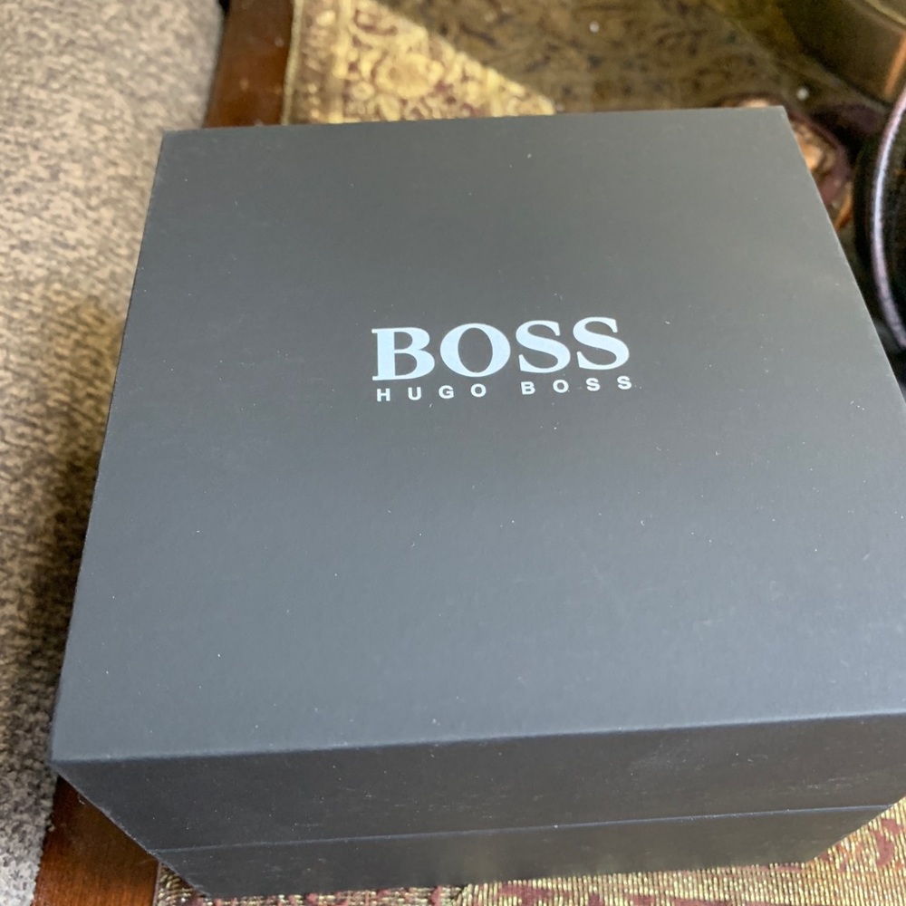 SOLD⛔️Authentic BOSS 42 Ionic plated steel leather watch - Picture 12 of 13